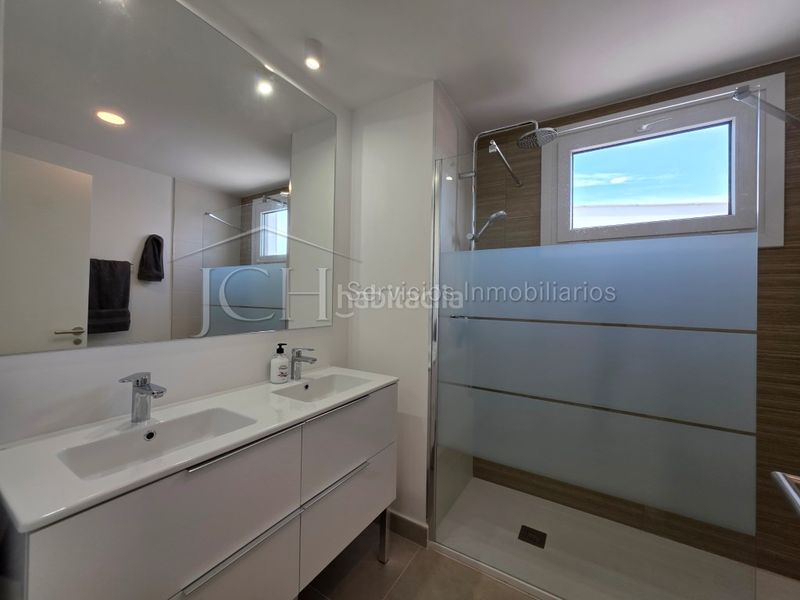 Foto b89360e6-f5ea-4dd5-87d0-031374b189ef. Lloguer àtic amb aparcament a Bel - Air Estepona