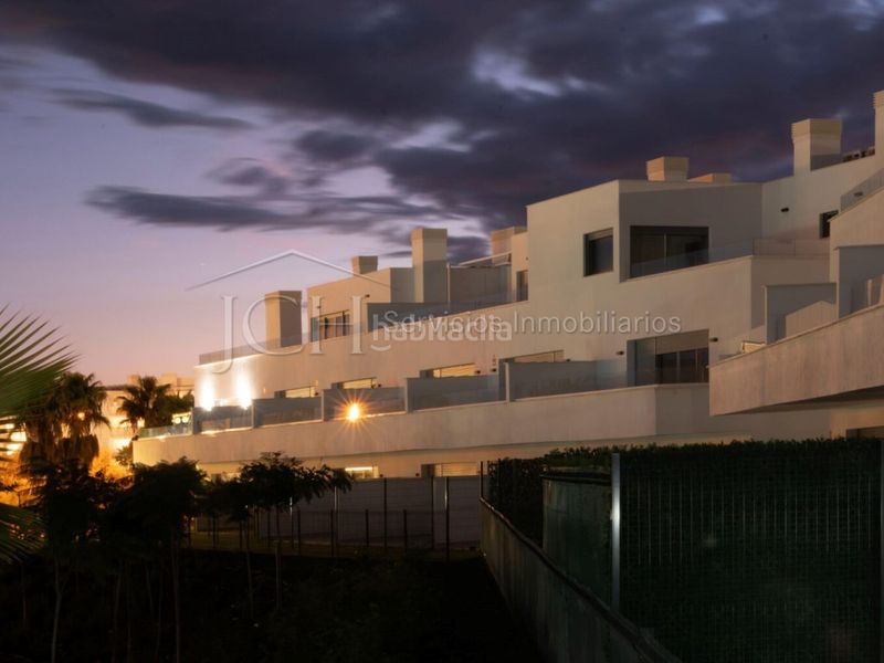 Foto ca8b1ec1-319a-4c55-91c6-e076f5cd260b. Lloguer àtic amb aparcament a Bel - Air Estepona