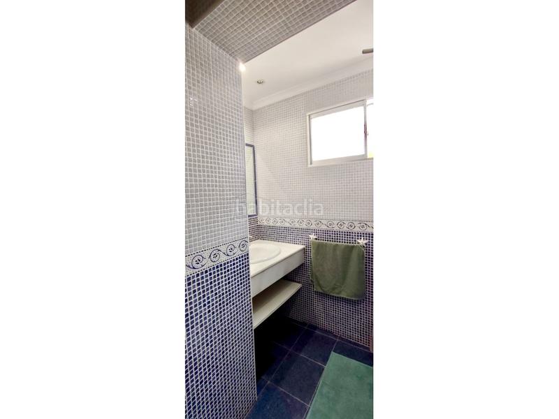 Foto 08cc9d25-8481-4258-a073-1ba684be41f0. Casa en calle san carlos 4 casa de 4 dormitorios, con patio y solárium en las lagunas en Mijas