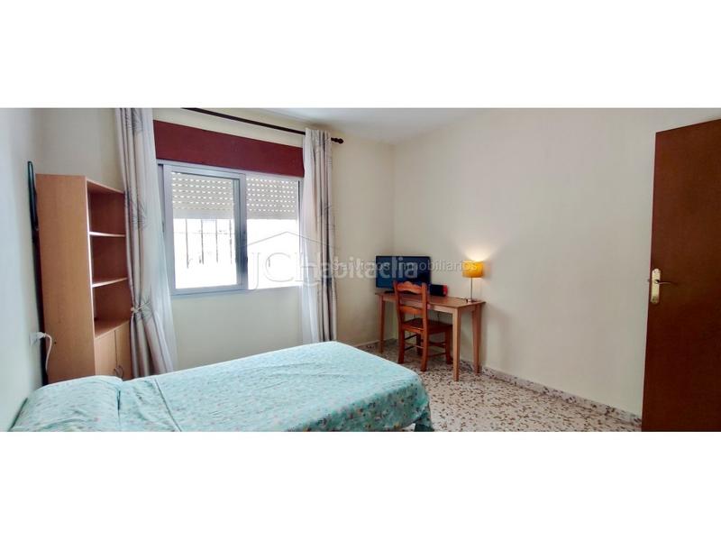 Foto 0948977c-ba1b-4efc-ac73-38e9a7a66d4c. Casa en calle san carlos 4 casa de 4 dormitorios, con patio y solárium en las lagunas en Mijas