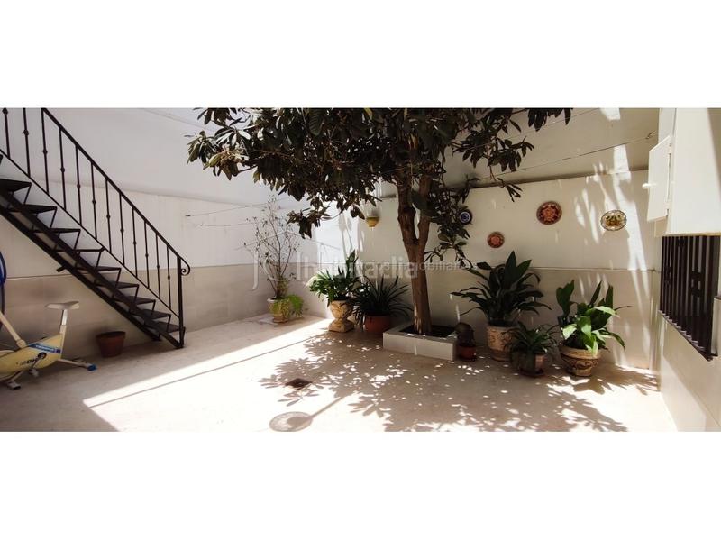 Foto 2052a3d8-7c44-4730-b090-22a2c83bc441. Casa en calle san carlos 4 casa de 4 dormitorios, con patio y solárium en las lagunas en Mijas