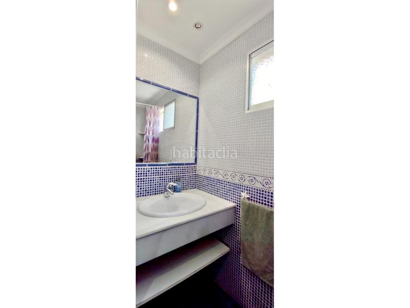 Foto 25b405bb-2a20-42c0-b702-ee4d2d5ddd2e. Casa en calle san carlos 4 casa de 4 dormitorios, con patio y solárium en las lagunas en Mijas