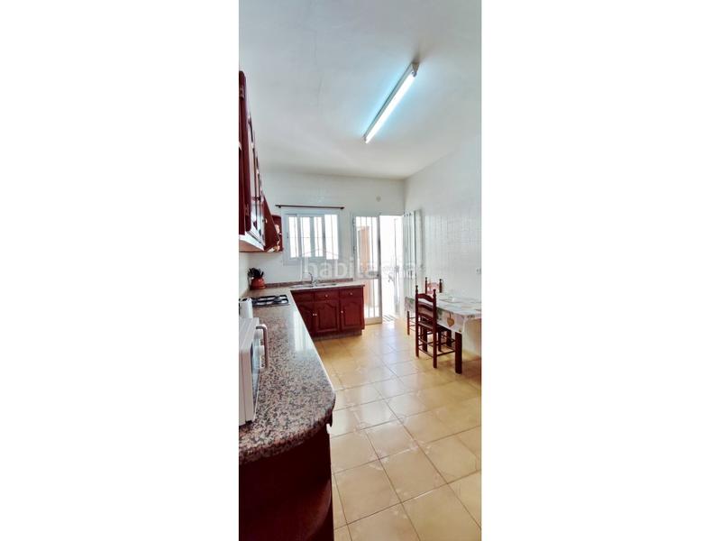 Foto 4d078b6c-edfb-4a6c-bad3-2669176c6e69. Casa en calle san carlos 4 casa de 4 dormitorios, con patio y solárium en las lagunas en Mijas