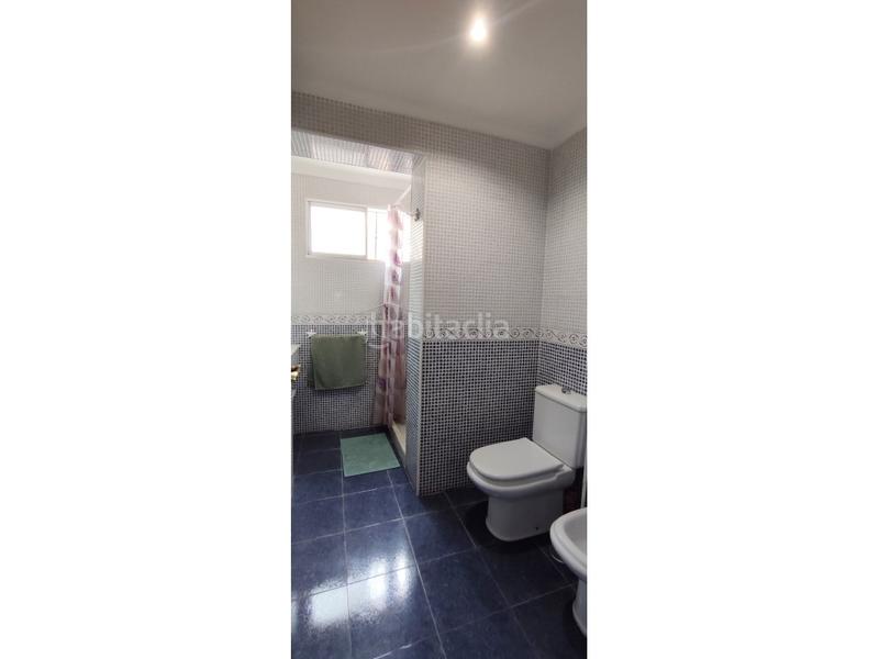 Foto 6515d0f1-add6-4fc7-902f-02c42162acd7. Casa en calle san carlos 4 casa de 4 dormitorios, con patio y solárium en las lagunas en Mijas