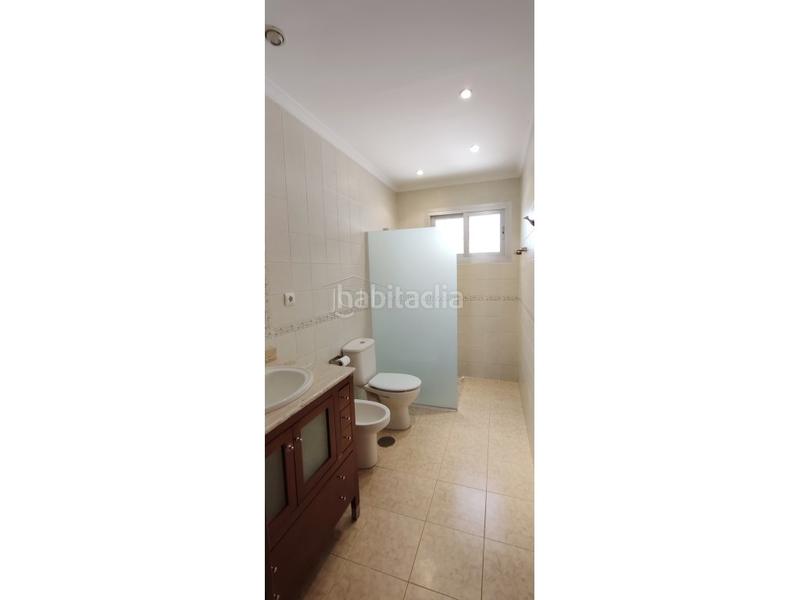 Foto 81bc0682-a9ae-403e-9b1f-513242181c23. Casa en calle san carlos 4 casa de 4 dormitorios, con patio y solárium en las lagunas en Mijas