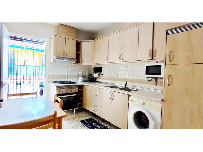 Foto 85eea2ba-f318-4307-bab7-7e9f0fd10709. Casa en calle san carlos 4 casa de 4 dormitorios, con patio y solárium en las lagunas en Mijas