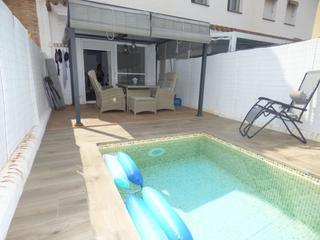 Haus in Palafolls. Encantadora casa en el centro de palafolls con piscina y terraza