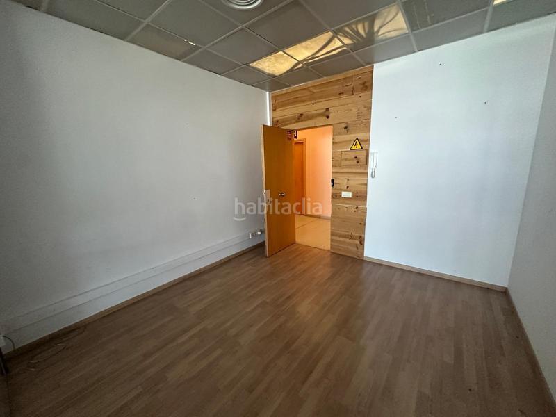 Foto 4f279d2c-3912-4f70-ad29-5e17d274f236. Alquiler local comercial local despacho en segunda planta en Pineda de Mar