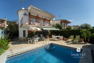 Haus  Calle de millet. Encantadora casa de doble vivienda con piscina propia