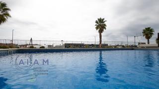 Pis a Santa Susanna. Finca de 2002 y con piscina comunitaria