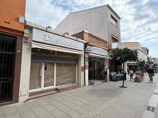 Location Local commercial  Calle del doctor josep maria bertomeu. Local comercial en pleno centro