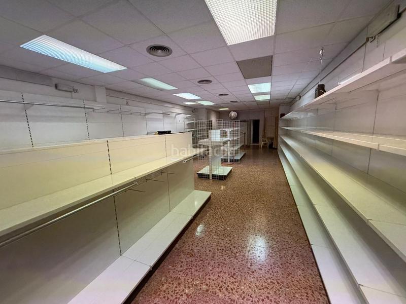 Foto d1c66992-2f84-4244-b9a7-4ab7b968b2bf. Alquiler local comercial oportunidad local en alquiler en plena zona comercial en Pineda de Mar