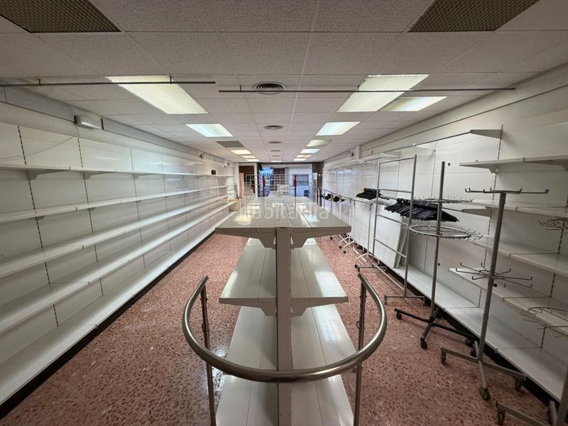 Foto d3a47e76-f935-45ac-954c-df28171f1ee5. Alquiler local comercial oportunidad local en alquiler en plena zona comercial en Pineda de Mar