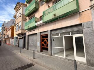 Lloguer Local Comercial  Calle d'anselm clavé. Local comercial en alquiler en el centro de calella junto a la e