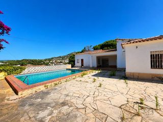 Casa en Montgoda. Chalet independiente con gran parcela y excelente ubicación