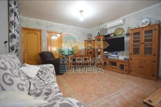 Pis a Mazarrón Casco Urbano. Casa en primera planta con amplia terraza muy cerca de colegios.