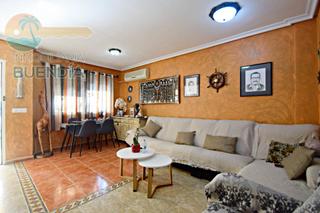 A tre livelli in Playa Sol. Estupendo triplex en buena zona.