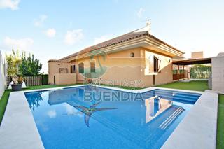 Chalet  Calle jabeque. Espectacular chalet con vistas y piscina en bolnuevo