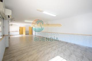 Local commercial à Playa Sol. Amplio local comercial en venta