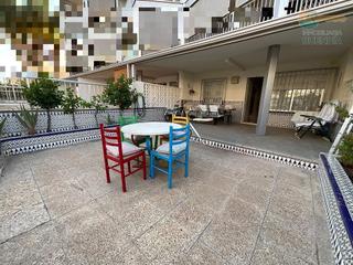 Pis a Bahia. Coqueto piso en planta baja con enorme terraza  a 350  m de la p