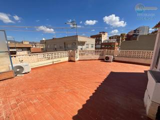 Casa  Calle cuesta del faro. Vivienda unifamiliar  de dos  plantas y amplia terraza  a  400