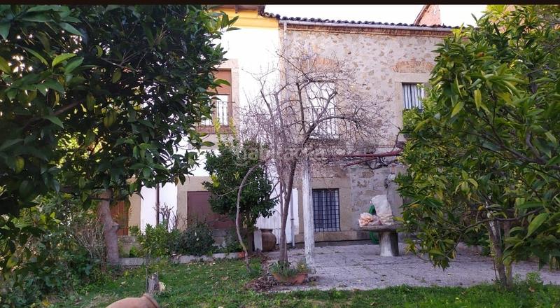 Foto 131642c6-dbf2-4a3b-8fac-80a0bc20f94f. Casa inmoex vende casa con patio en Jarandilla de la Vera