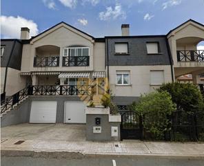 Casa adossada a Villares de la Reina. Chalet adosado en venta