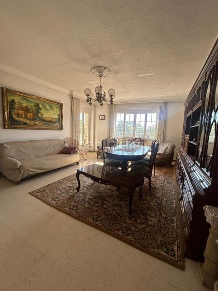 Foto 7844e6a5-be5f-465e-b7c6-ee42979b8812. Chalet con parcheggio in Villamayor