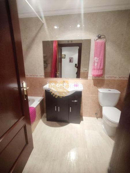 Foto 49bab8fe-8980-4a19-acf8-990f4fc0f44a. Pis amb calefacció aparcament a Villamayor