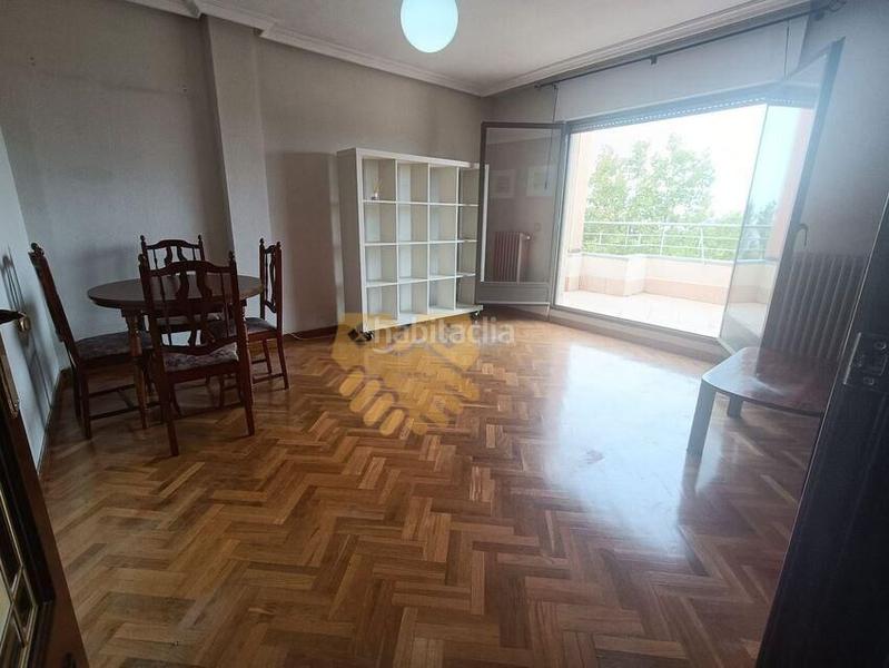 Foto bead0b76-bd45-4388-a2fd-308e97fbba5e. Ático oportunidad ! atractivo piso semireformado en tejares en Salamanca