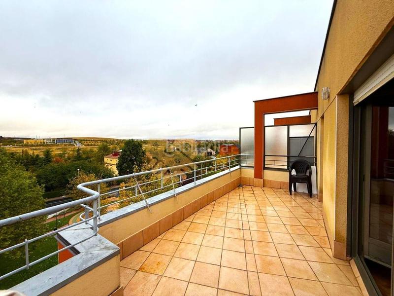 Foto cea4cd69-e6d3-4a93-818b-af8821fb89e5. Ático oportunidad ! atractivo piso semireformado en tejares en Salamanca