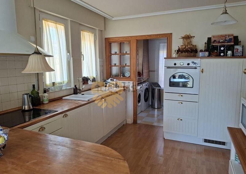 Foto 38ee5ce9-aa77-4058-8143-2567c00accc2. Chalet con riscaldamento parcheggio piscina in Santa Marta de Tormes