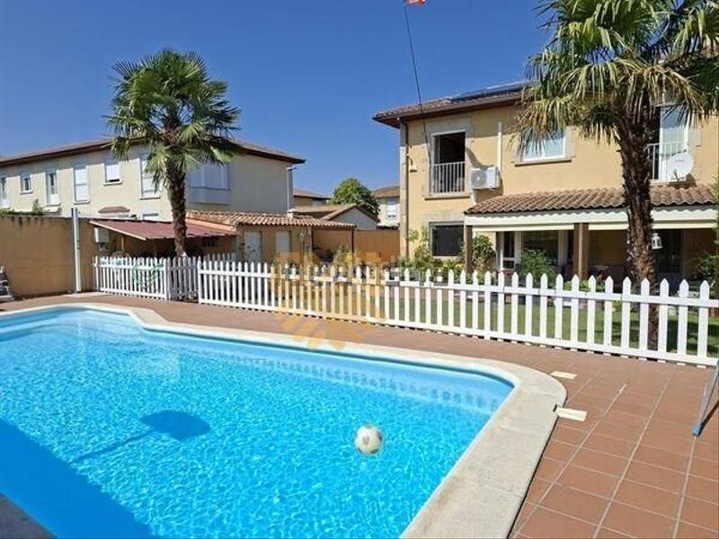 Foto f16399d0-7bca-4b8c-a586-62a71a0d40f6. Chalet con riscaldamento parcheggio piscina in Santa Marta de Tormes