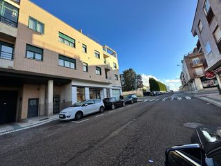 Location Parking voiture à Villares de la Reina. Amplio garaje en villares de la reina, castilla y león