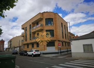Flat  Deposito. Piso en castilla y leon, villares de la reina  3 dormitorios, 99