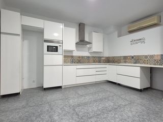 Miete Etagenwohnung  Riera de can toda. Ideal para compartir , también estudiantes