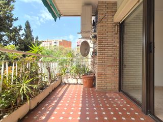 Etagenwohnung  Carrer de cal�bria. Ideal zona.!!!