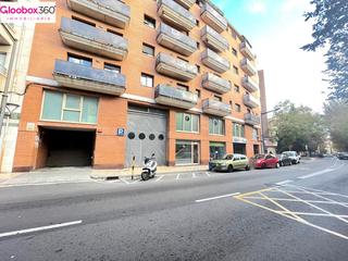 Location Parking voiture  Avenida arago d' 9. Se alquila plaza de parking situada en riera daragó, zona céntri