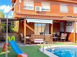 Casa aparellada  Calle porrera. Moderna casa adosada de 159 m con 4 habitaciones, 3 baos, garaj