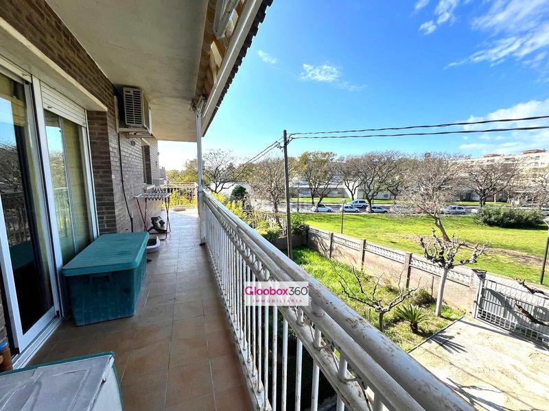 Foto 1d74b106-d682-41bf-9816-f0f2fc18337f. Chalet  esquinero con jardín en quintana ideal para dos familias, amplitud, privacidad y ubicación privilegiada en Reus