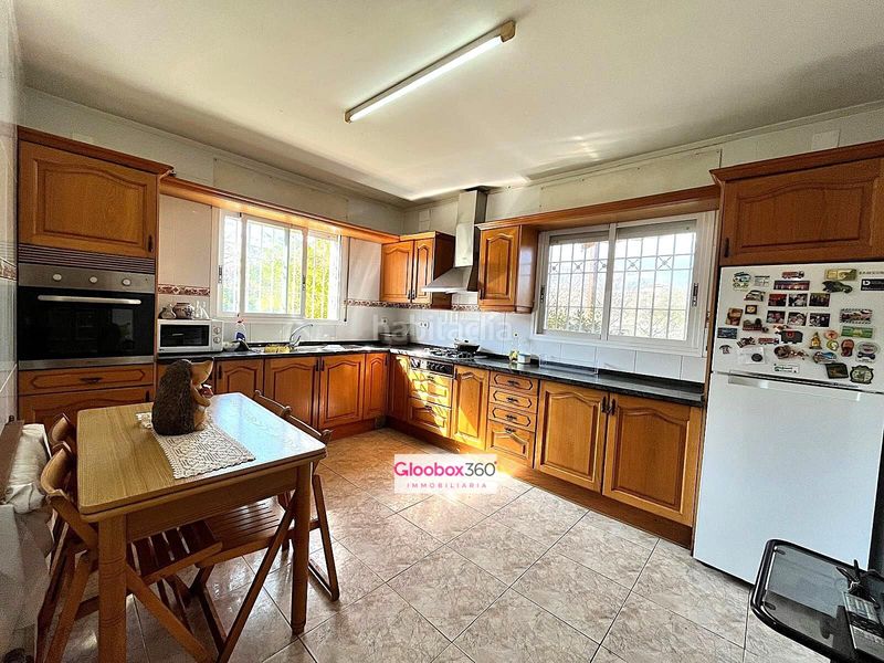 Foto 4573906c-452c-499c-8005-0ced653c78c6. Chalet  esquinero con jardín en quintana ideal para dos familias, amplitud, privacidad y ubicación privilegiada en Reus