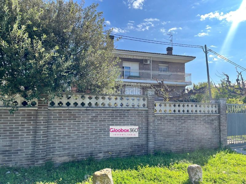 Foto 52b97627-1b6f-4a3d-9b35-5cd6abf2f821. Chalet  esquinero con jardín en quintana ideal para dos familias, amplitud, privacidad y ubicación privilegiada en Reus