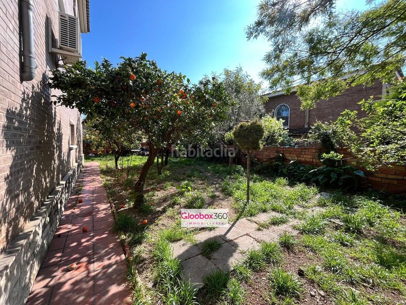 Foto 74079e9c-ec1f-436d-a33c-989cc59f767e. Chalet  esquinero con jardín en quintana ideal para dos familias, amplitud, privacidad y ubicación privilegiada en Reus