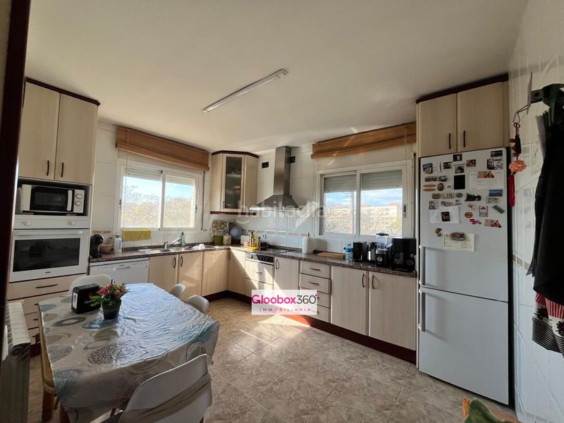 Foto 7532d264-bb66-4375-b4da-56c677ceb560. Chalet  esquinero con jardín en quintana ideal para dos familias, amplitud, privacidad y ubicación privilegiada en Reus