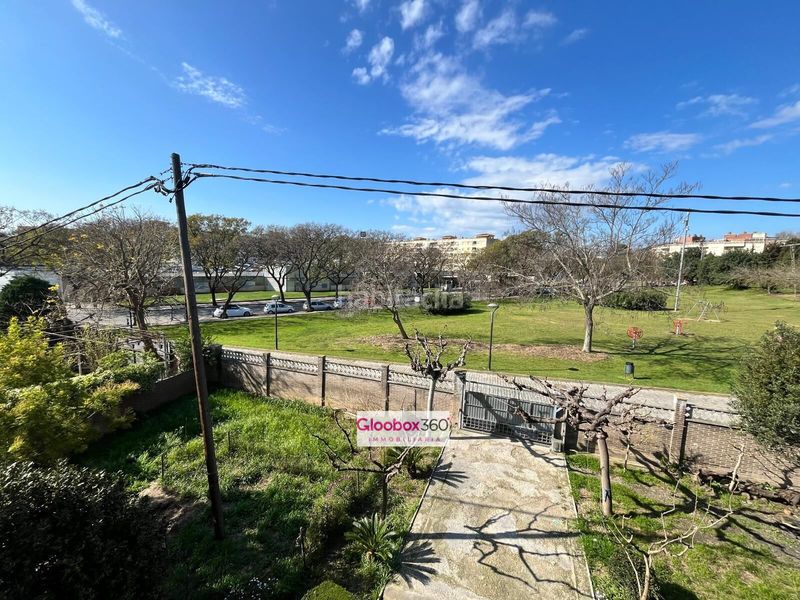 Foto 7f331a27-ba7a-4b42-b662-d723e13cbb72. Chalet  esquinero con jardín en quintana ideal para dos familias, amplitud, privacidad y ubicación privilegiada en Reus