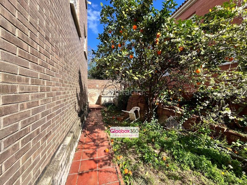 Foto 88e0c6d4-d4b6-44b6-845c-702336084192. Chalet  esquinero con jardín en quintana ideal para dos familias, amplitud, privacidad y ubicación privilegiada en Reus