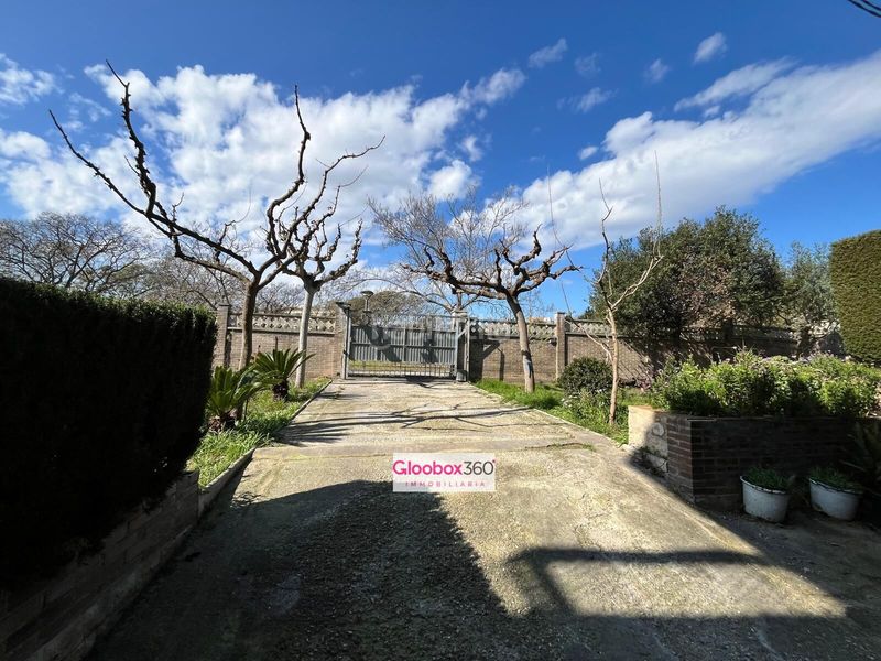 Foto 9d4be5c7-a611-4aa1-a99e-e208b4661879. Chalet  esquinero con jardín en quintana ideal para dos familias, amplitud, privacidad y ubicación privilegiada en Reus