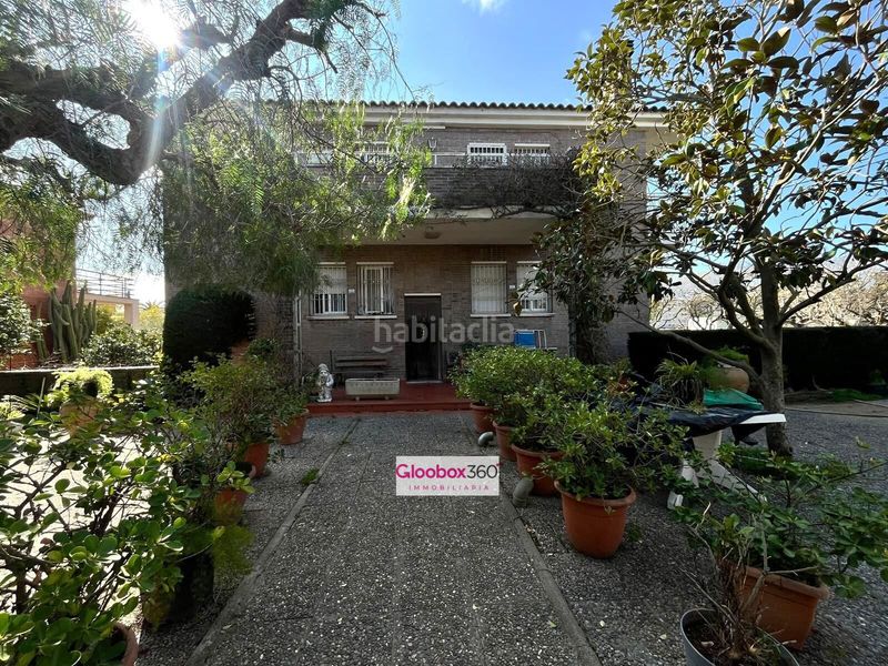 Foto 9e9202e2-1999-4910-b1d5-97060926c916. Chalet  esquinero con jardín en quintana ideal para dos familias, amplitud, privacidad y ubicación privilegiada en Reus