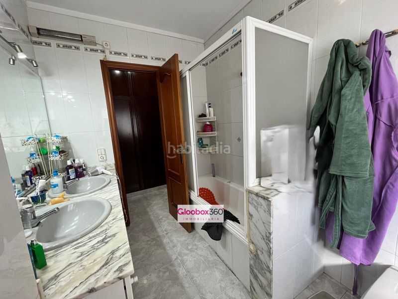 Foto a11d4f9c-9e9d-47c3-9d0f-dce5a45e24a4. Chalet  esquinero con jardín en quintana ideal para dos familias, amplitud, privacidad y ubicación privilegiada en Reus