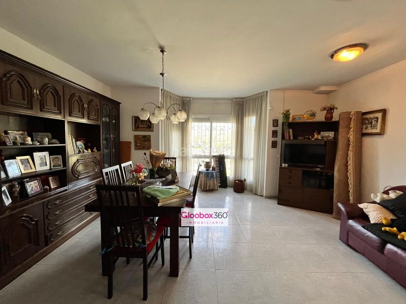 Foto a17297c6-31fb-482f-8083-dc745eb0f453. Chalet  esquinero con jardín en quintana ideal para dos familias, amplitud, privacidad y ubicación privilegiada en Reus